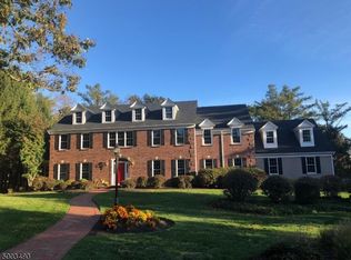 18 White Oak Ridge Ct, Mendham, NJ 07945