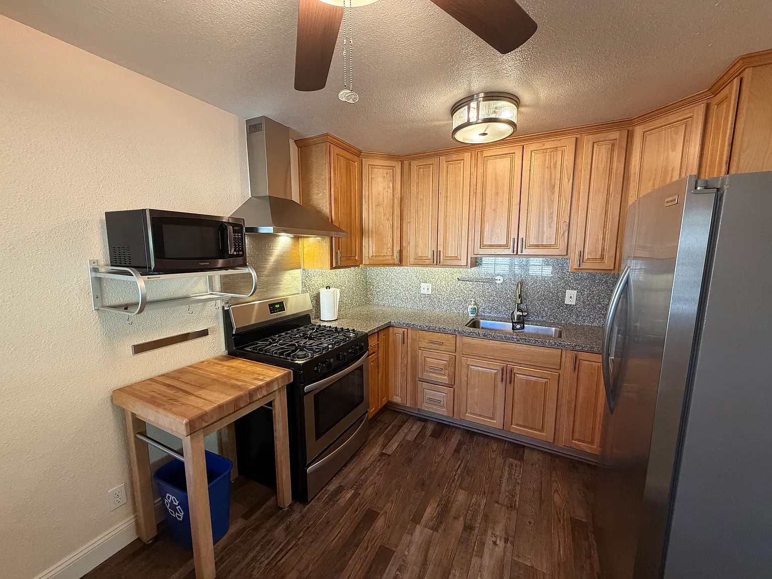 2 bed, 900 sqft, $2,195 — Photo 2