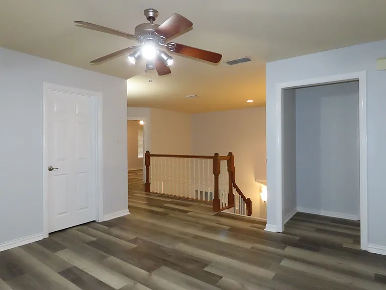 7609 Abbeywood Ct — Photo 32