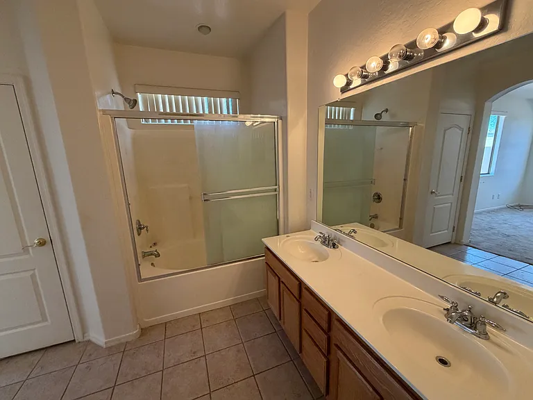 6926 S 37th Dr — Photo 20