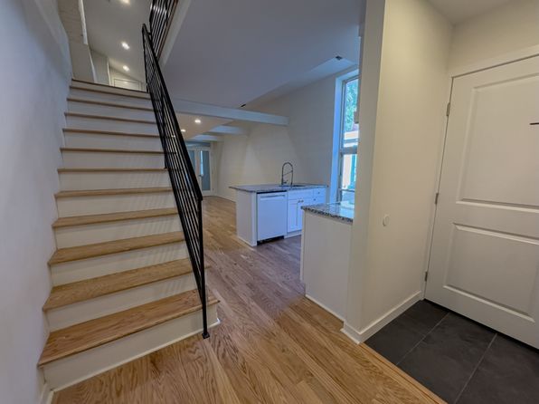 2017 Green St APT 3R