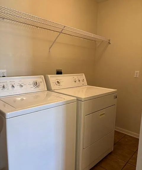 1522 Oakfield Dr — Photo 10