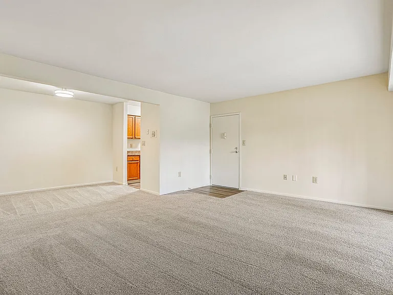 Plaza I Apartments — Photo 21