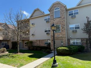 1443 Spring Brook Ct UNIT 1B, Round Lake Beach, IL 60073