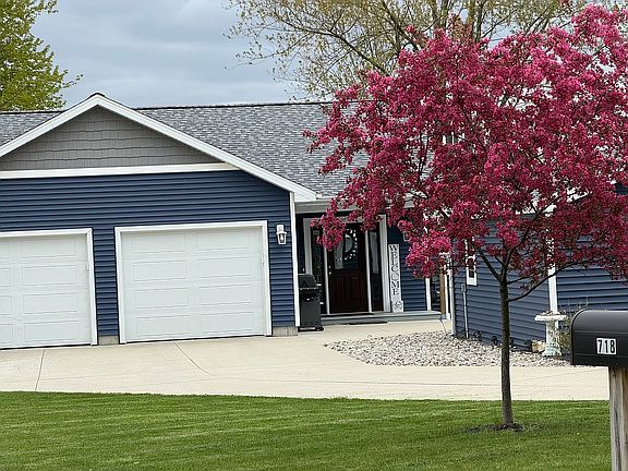 4th image of 718 Lakeview Dr
