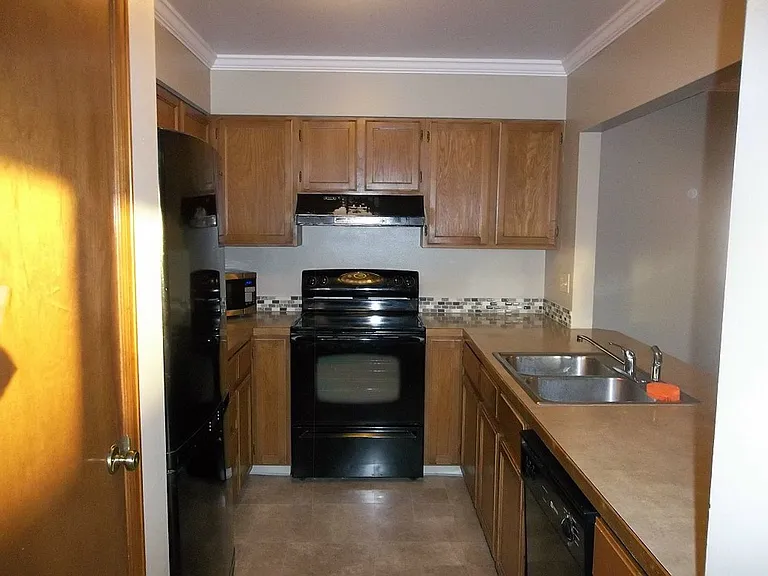 933 E Prospect Rd #A — Photo 5