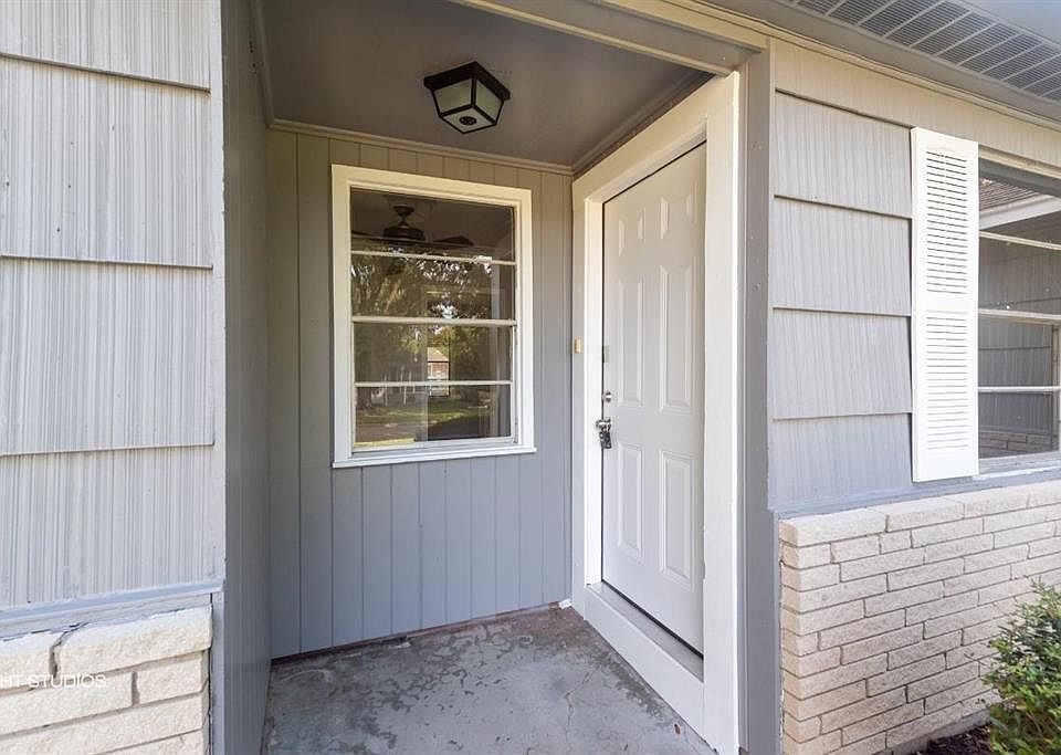 1st image of 305 Linda St