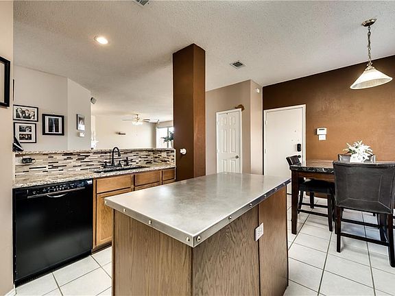 5th image of 1825 Arbor Creek Dr
