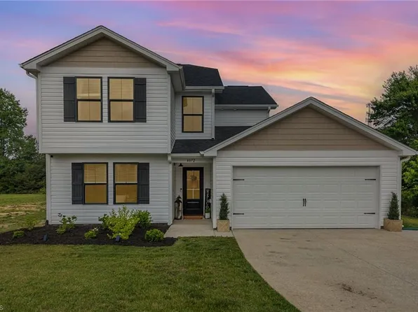 4072 Sawmill Rd, Winston Salem, NC 27107