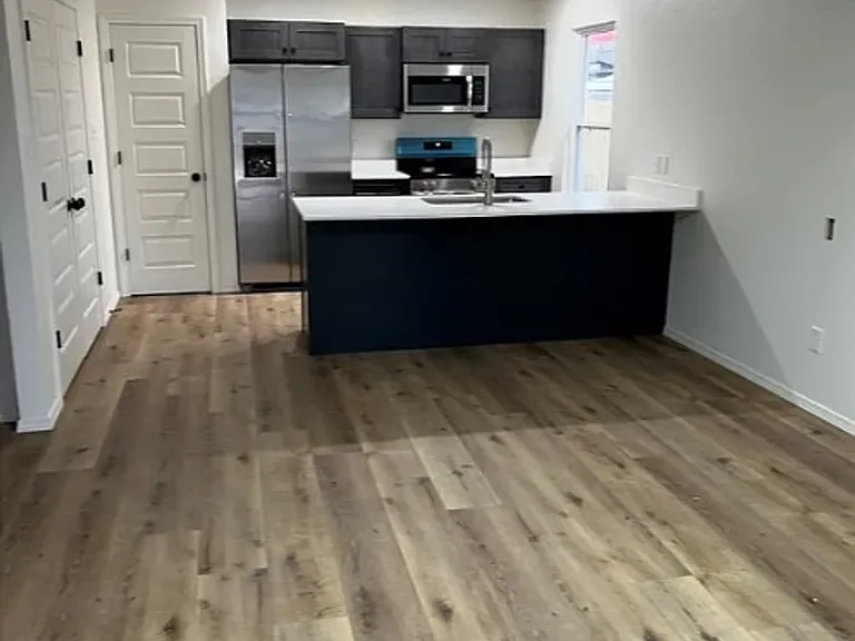 436 Northridge Dr E — Photo 2