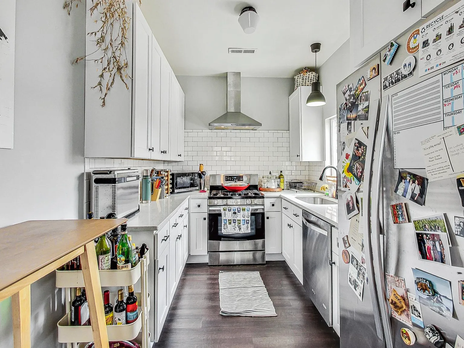 2 bed, 899 sqft, $3,000 — Photo 1