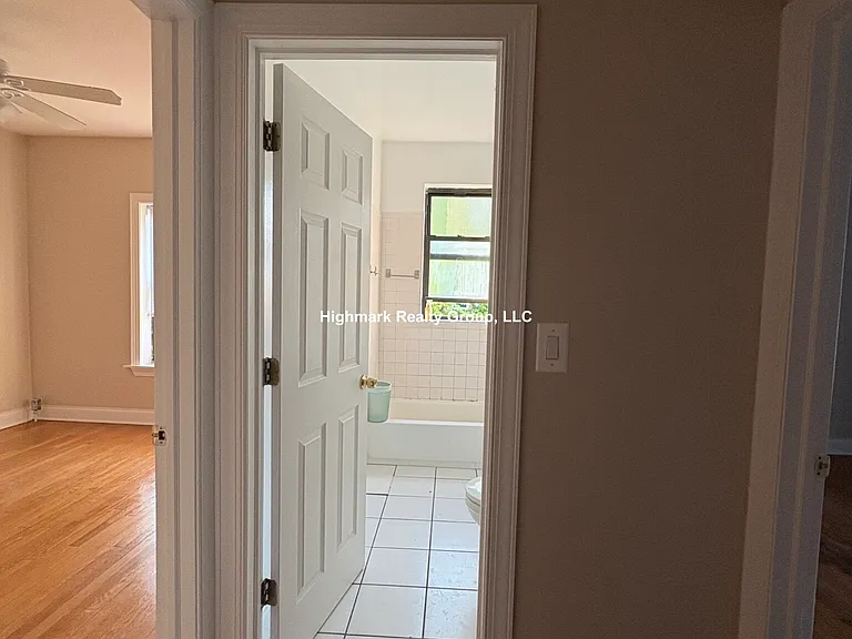 927 Forest Ave #4N — Photo 9