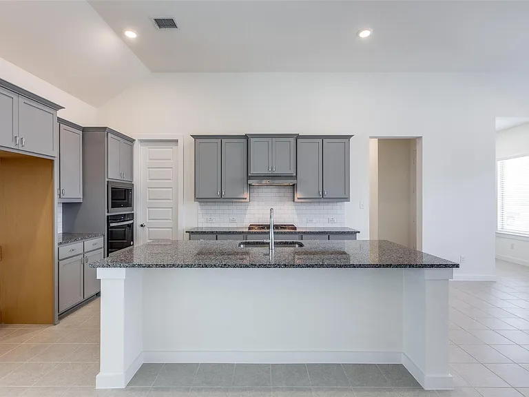 805 Fieldcrest St — Photo 10