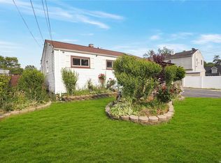 709 Michigan Ave, Bellport, NY 11713