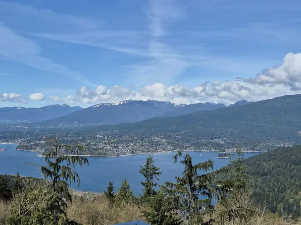 9060 University Cres #1108, Burnaby, BC V5A 0E1