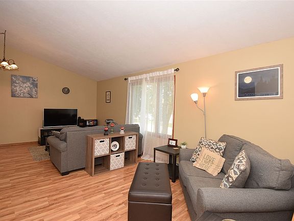 3rd image of 4426 Woodgate Dr