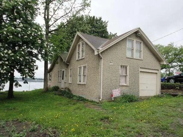 S68W18089 Island Dr, Muskego, WI 53150