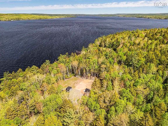3rd image of 170 S Point Rd
