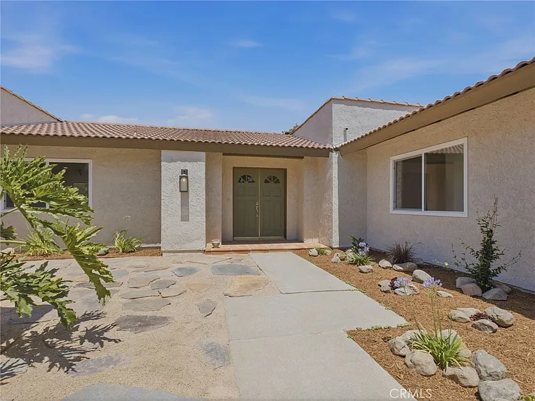 225 Armstrong Dr — Photo 5