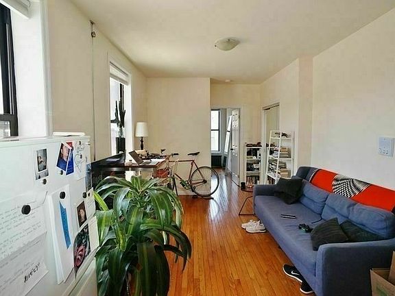 3rd image of 122 Orchard St APT 20