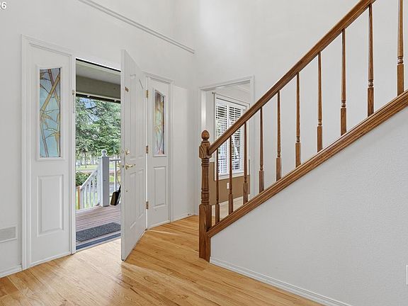 4th image of 20205 NE 49th St