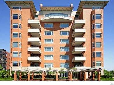 800 S Hanley Rd APT 7A, Saint Louis, MO, 63105