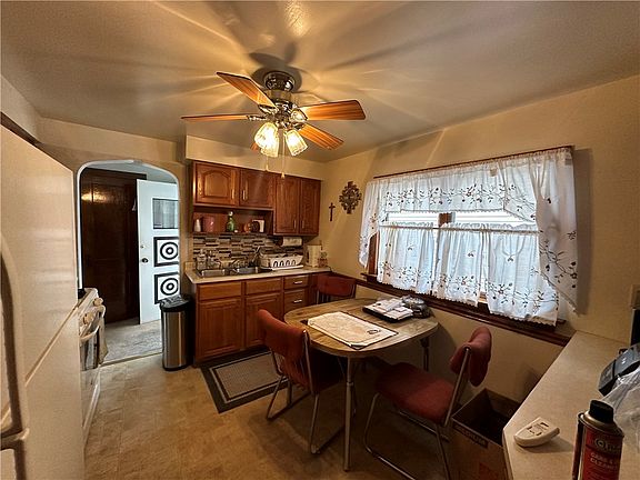 5th image of 67 Rosamond St