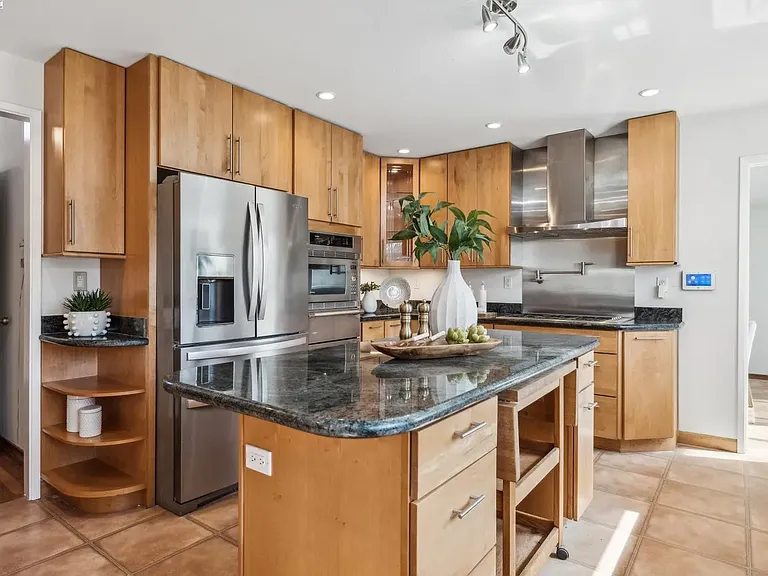 3483 Skyline Dr — Photo 8
