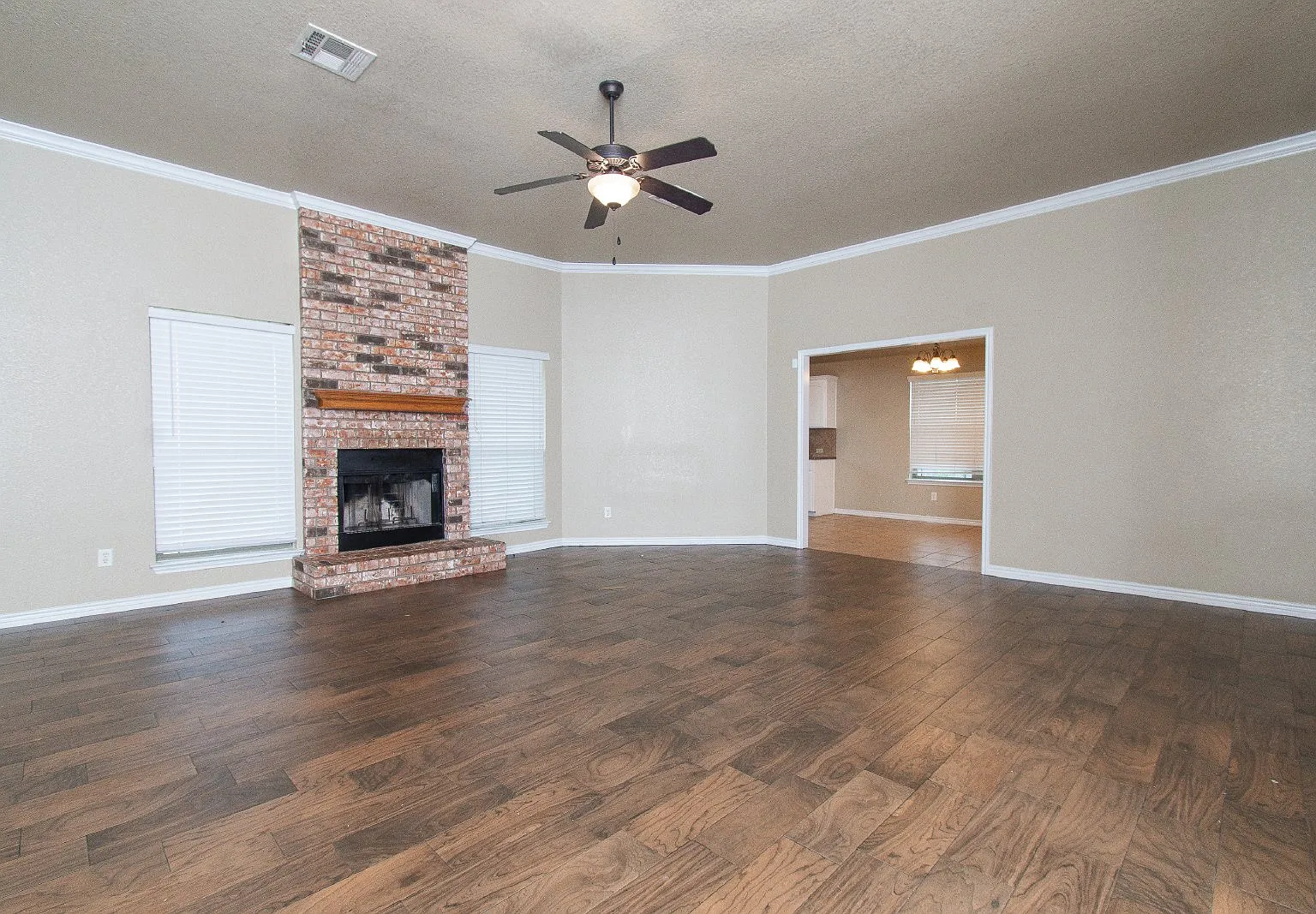4 bed, 2.0 bath, 1816 sqft, $1,725 — Photo 2