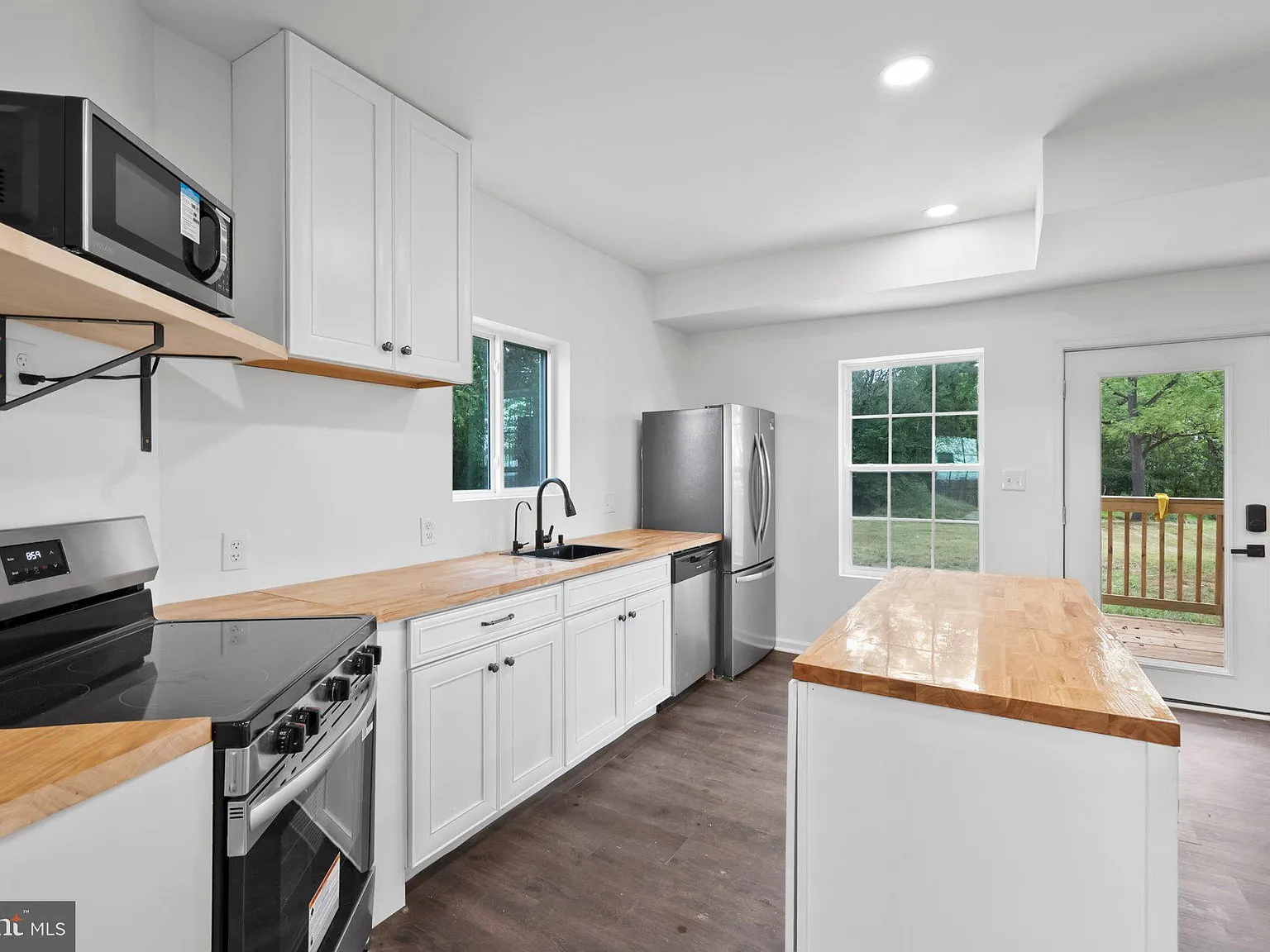4 bed, 2.0 bath, 2269 sqft, $3,000 — Photo 4