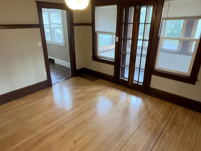 739 Broadway St — Photo 5