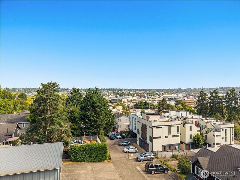 5th image of 3812 24th Avenue W