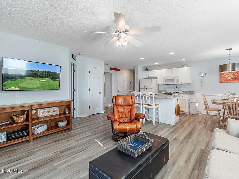3350 Club Villas Dr #101 — Photo 19