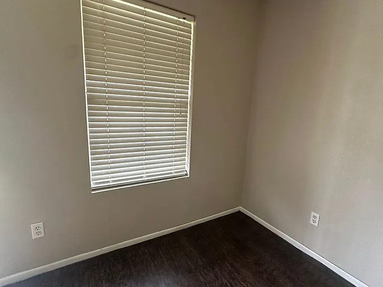 400 Johnson Dr — Photo 11