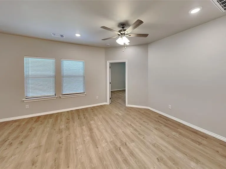 6904 Labelle Dr — Photo 6