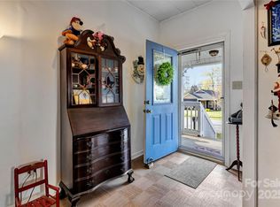 210 W Lee Ave, Bessemer City, NC 28016