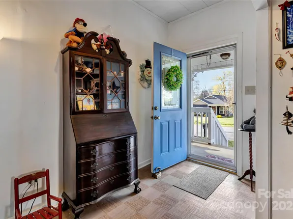 210 W Lee Ave, Bessemer City, NC 28016