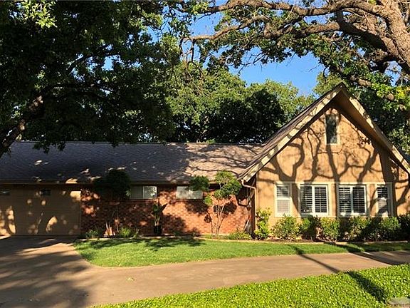 2nd image of 300 NW 7th Ave