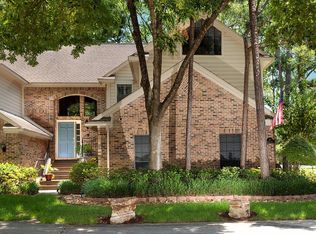 10 Fairway Oaks Pl, Spring, TX 77380