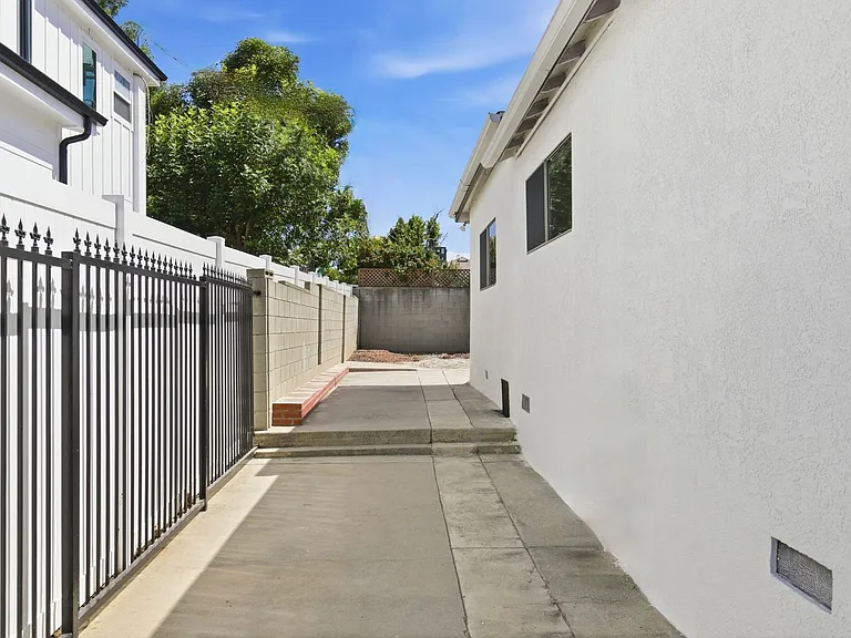 17418 Califa St — Photo 12