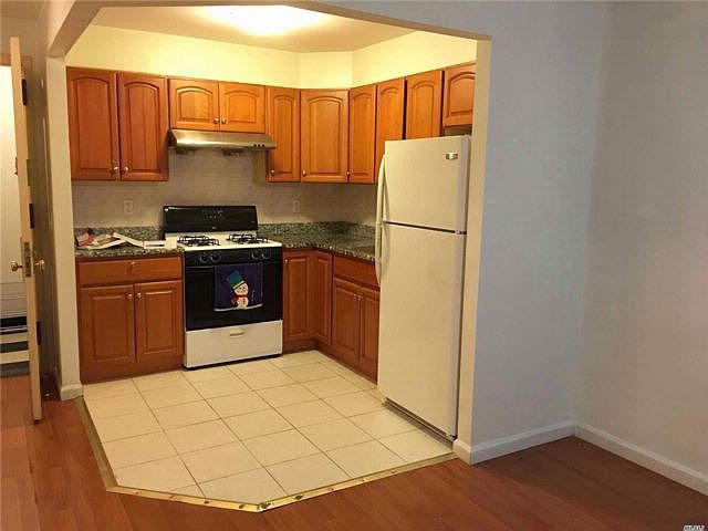 2nd image of 3115 137th St