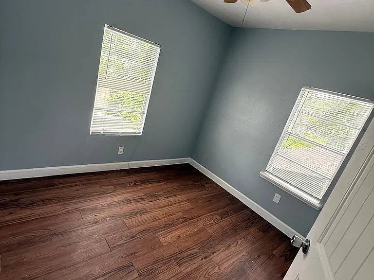 3933 Linder St — Photo 7