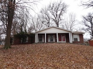 925 Roussilon Ct, Saint Louis, MO 63135