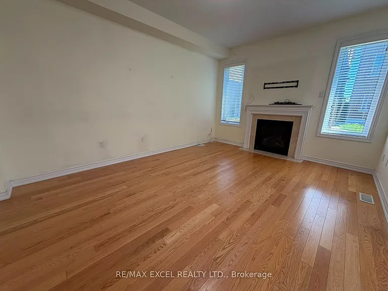 27 Manston Cres — Photo 13