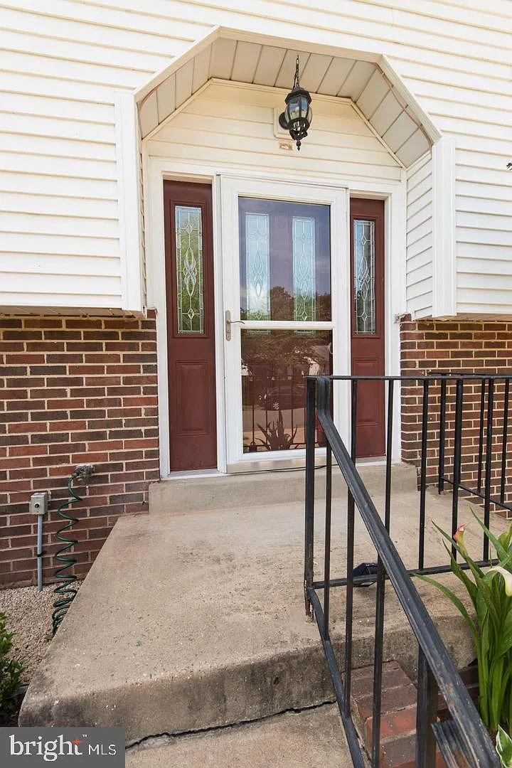 4 bed, 3.0 bath, 1560 sqft, $3,300 — Photo 4