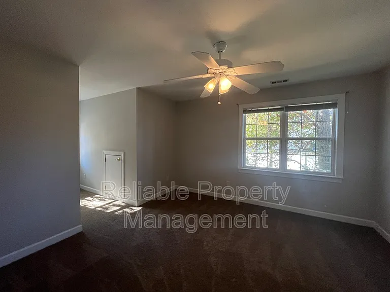 1004 Melville Ln — Photo 21