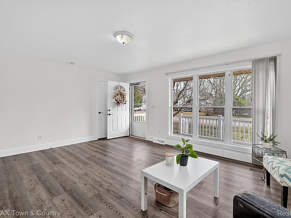 2nd image of 3384 Clement St