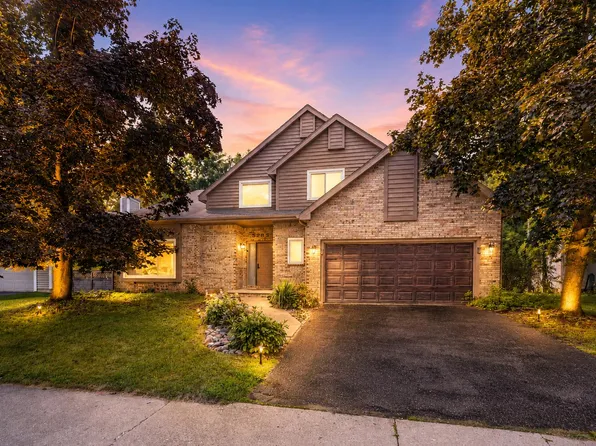 5295 Bear Lake Dr, East Lansing, MI 48823