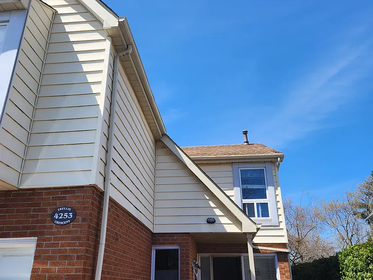 4253 Trellis Cres #UPPER — Photo 12