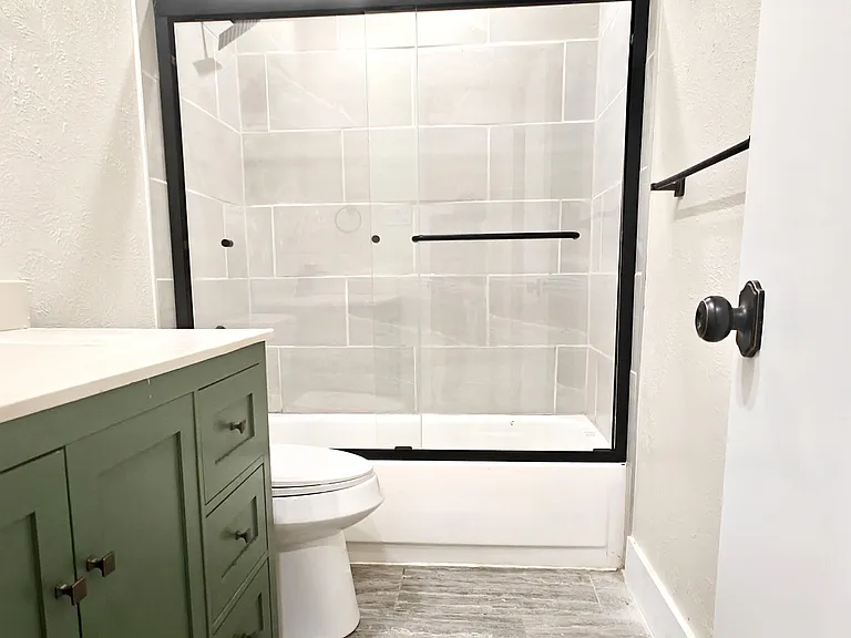 Hallway Bathroom with Tub